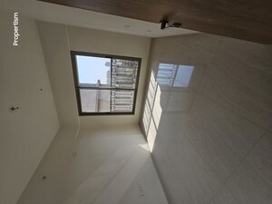 Room in 3 BHK Apartment at Lodha Bellagio, Powai – for Rent