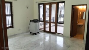 Room in 4 BHK Apartment at Regency Liqury, Lavelle Road – for Rent