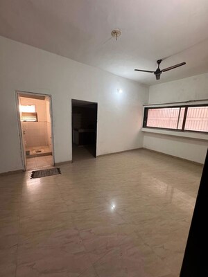 Room in 2 BHK Apartment at Thaltej – for Rent