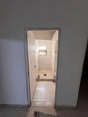 Room in 2 BHK Apartment at Thaltej – for Rent