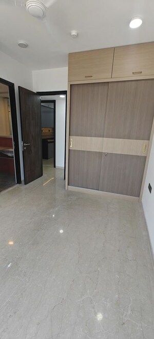 Room in 3 BHK Apartment at Lodha The Park, Worli – for Rent