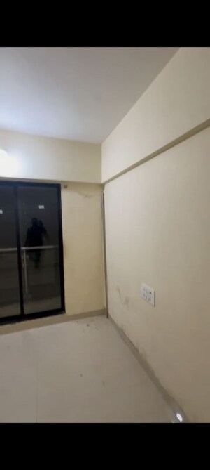 Room in 1 BHK Apartment at Kurla West – for Rent