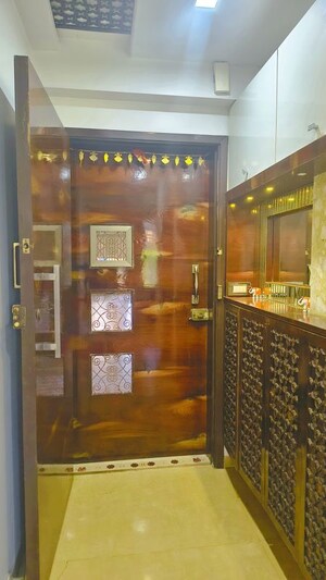 Furnished Amenities in 3 BHK Apartment at Oberoi Exquisite Goregaon, Goregaon East – for Rent