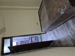 Furnished Amenities in 1.5 BHK Builder Floor at Mayur Vihar – for Rent