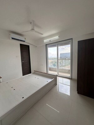Room in 3 BHK Apartment at Shubh Gateway, Viman Nagar – for Rent