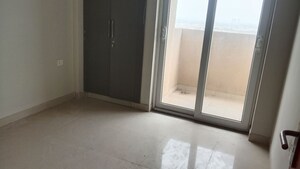 Room in 3 BHK Apartment at Tata Eureka Park, Sector 150 – for Rent