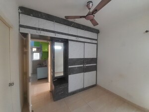 Room in 2 BHK Apartment at Panchsheel Greens, Sector 16 Greater Noida – for Rent