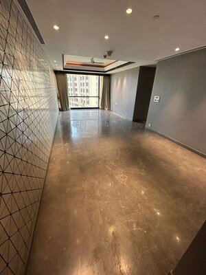 Room in 3 BHK Apartment at Lodha The Park, Worli – for Rent