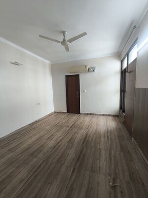 Room in 5 BHK Apartment at Ambala Highway – for Rent
