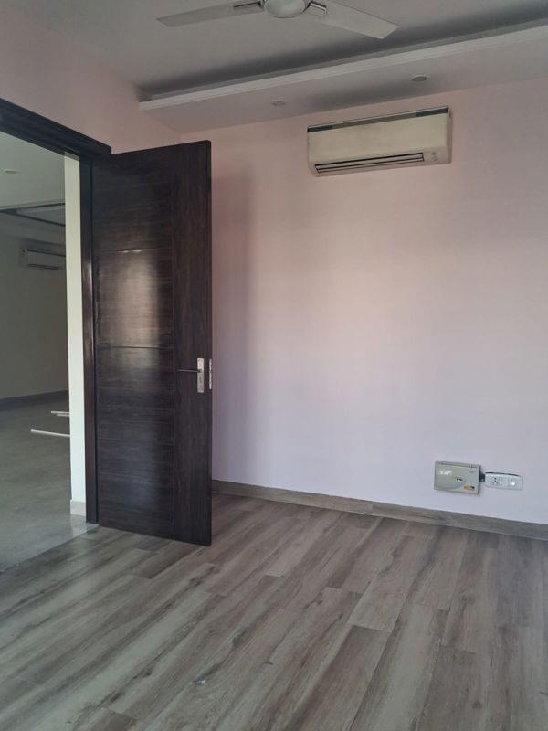 4 BHK + Pooja Room,Servant Room 2450 Sq.Ft. Builder Floor in S S Southend