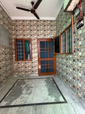 2 BHK Builder Floor For Rent in Aman Vihar