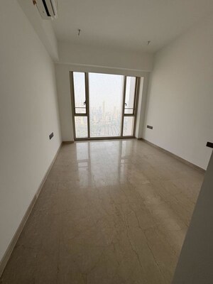 Room in 3 BHK Apartment at Lodha The Park, Worli – for Rent