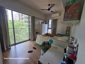 Team Area in 3 BHK Apartment at Rustomjee Seasons, Bandra East – for Rent