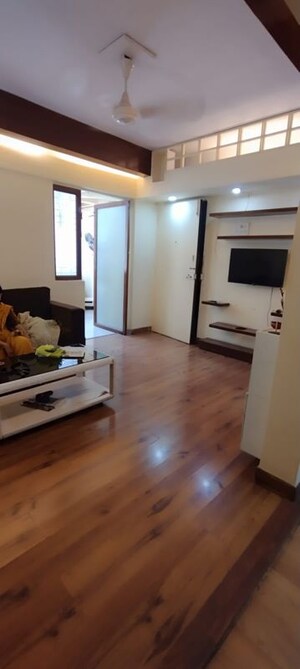 Team Area in 2 BHK Apartment at Wishram Apartment, Khar West – for Rent