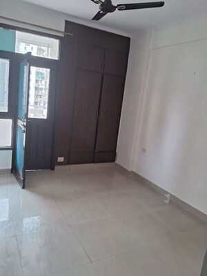 Room in 3 BHK Apartment at Mapsko Krishna Apra Gardens, Vaibhav Khand – for Rent