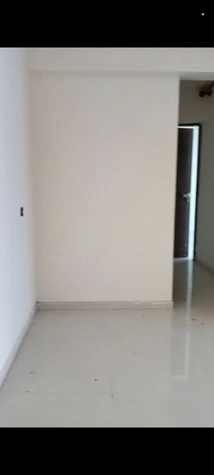 Room in 2 BHK Apartment at Gauri Excellency, Kandivali West – for Rent