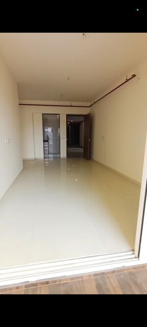 Room in 2 BHK Apartment at Gauri Excellency, Kandivali West – for Rent