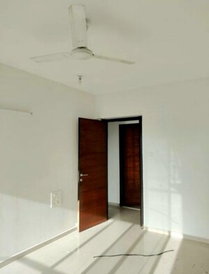 Room in 2 BHK Apartment at Runwal Anthurium, Mulund West – for Rent