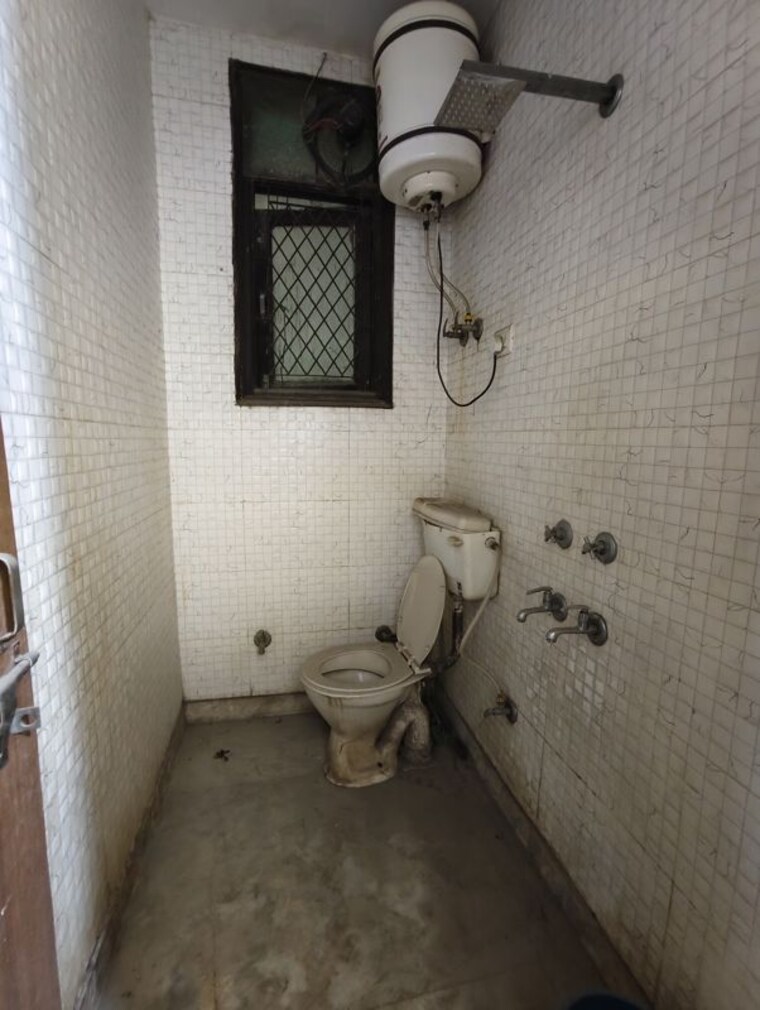 Bathroom, govindpuri 1 Bedroom 400 Sq.Ft. Builder Floor In Govindpuri Delhi 10467959