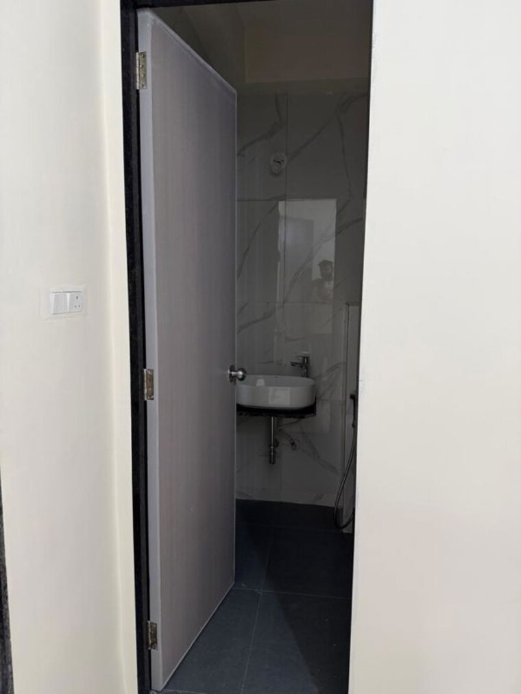 Bathroom, damji-shamji-mahavir-spring-tulip-phase-1 3 Bedroom 1400 Sq.Ft. Apartment In Pokhran Road No Two Thane 10467962