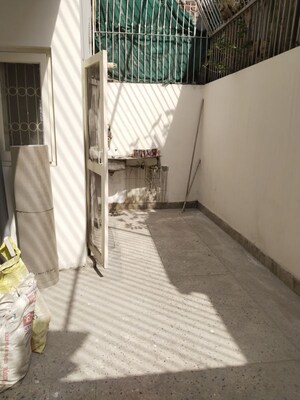 Staircase in 4 BHK Villa at RWA Apartments Sector 40, Sector 40 – for Rent