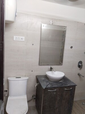Bathroom in 4 BHK Villa at RWA Apartments Sector 40, Sector 40 – for Rent