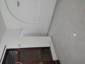 2 BHK Builder Floor For Rent in Tulip Mall, Sector 46