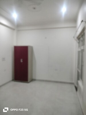 Room in 2 BHK Builder Floor at Gomti Nagar – for Rent