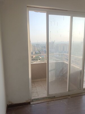 Room in 2 BHK Apartment at Signature Global Signum 37D, Sector 37d – for Rent
