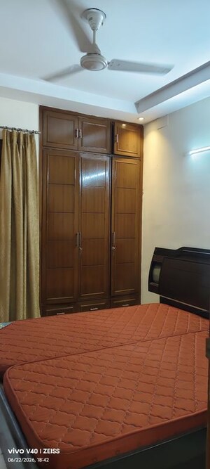 Bathroom in 3 BHK Apartment at Safdarjung Enclave – for Rent