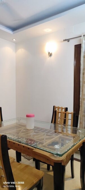 Room in 3 BHK Apartment at Safdarjung Enclave – for Rent