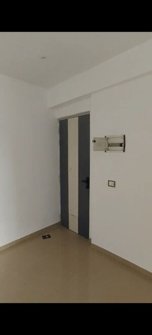 Room in 2.5 BHK Apartment at ROF Aalayas Phase 2, Sector 102 – for Rent