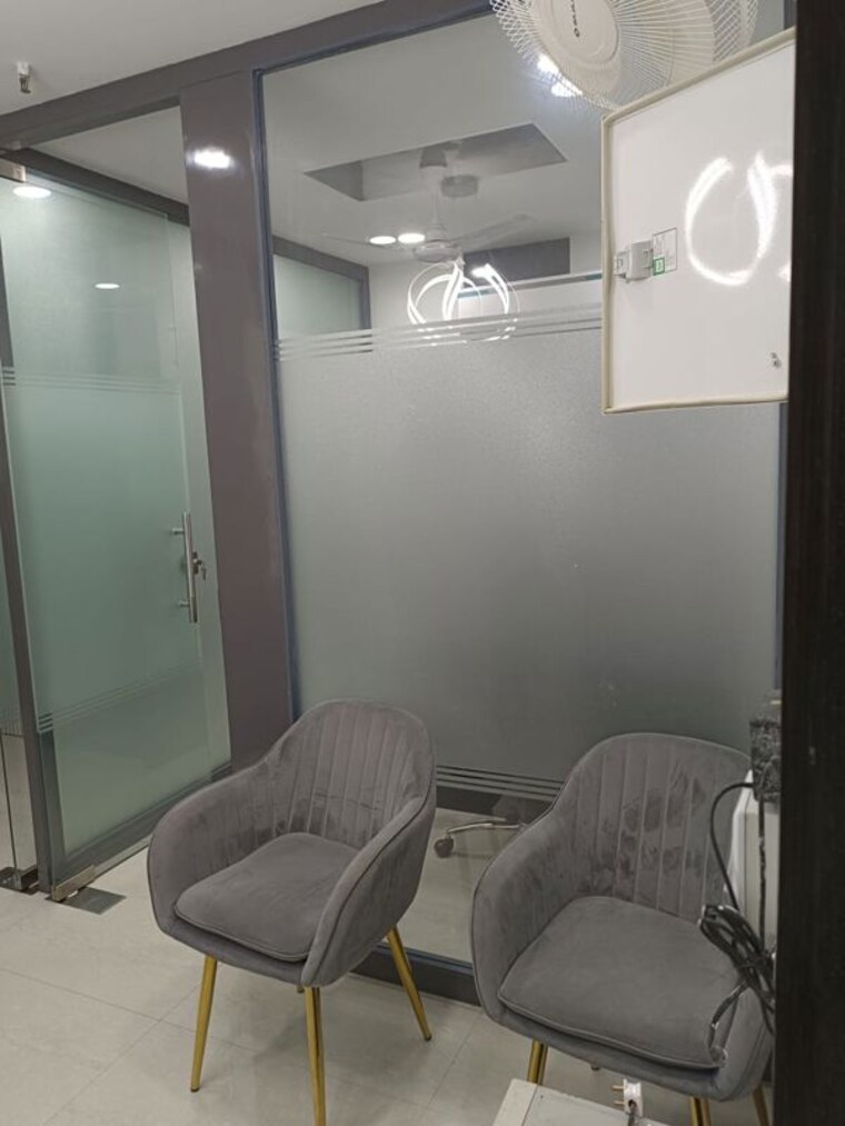 Bathroom, netaji subhash place Commercial Office Space 850 Sq.Ft. In Netaji Subhash Place Delhi 10468070