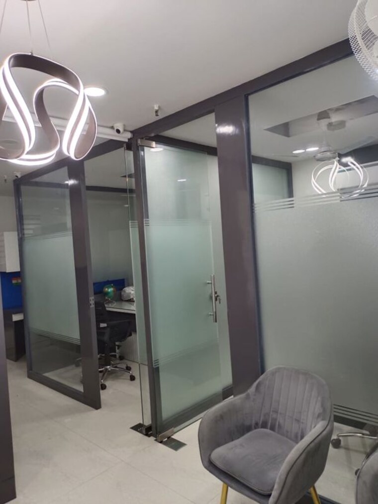 Gym, netaji subhash place Commercial Office Space 850 Sq.Ft. In Netaji Subhash Place Delhi 10468070