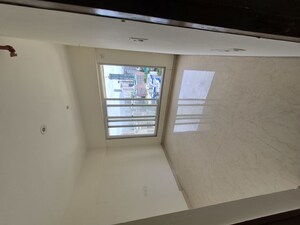 Room in 1 BHK Apartment at Ruparel Elara, Kandivali West – for Sale