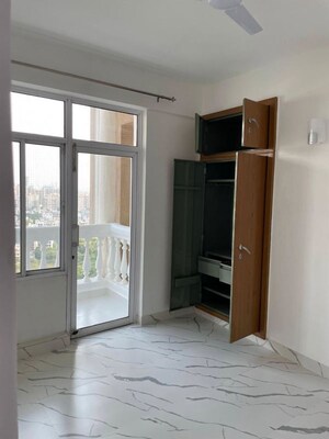 Room in 2 BHK Apartment at Spaze Privy, Sector 72 – for Sale