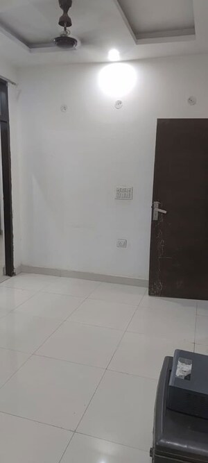 Room in 2 BHK Builder Floor at MSP Arihant Apartments, Sector 73 – for Rent