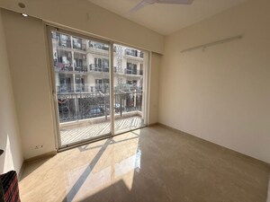 Room in 2.5 BHK Builder Floor at Signature Global Park 4 and 5, Sohna Sector 36 – for Rent