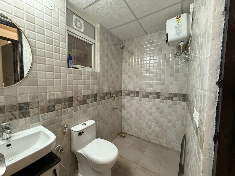 Bathroom, signature-global-park-4-and-5 2.5 Bedroom 1120 Sq.Ft. Builder Floor In Sohna Sector 36 Gurgaon 10468141