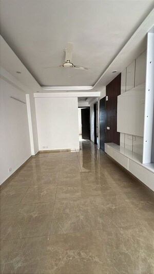 Room in 2.5 BHK Builder Floor at Signature Global Park 4 and 5, Sohna Sector 36 – for Rent