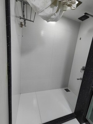 Attached Bathroom in 5 BHK Apartment at Lokhandwala Complex – for Rent