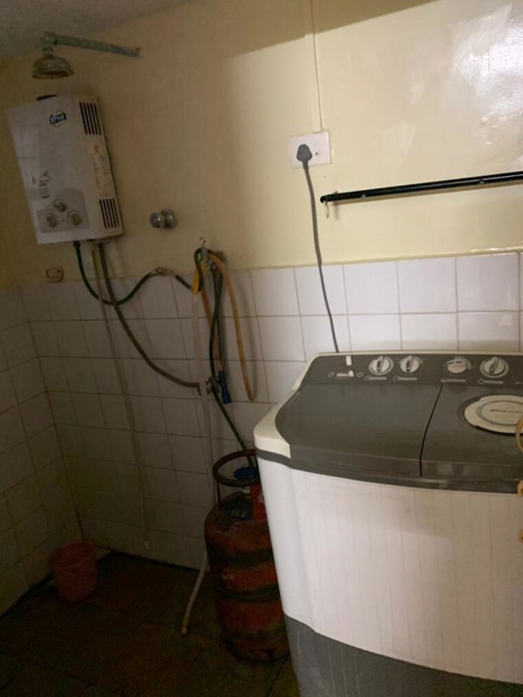 Bathroom, gujrat colony 1 Bedroom 564 Sq.Ft. Apartment In Gujrat Colony Pune 10468186