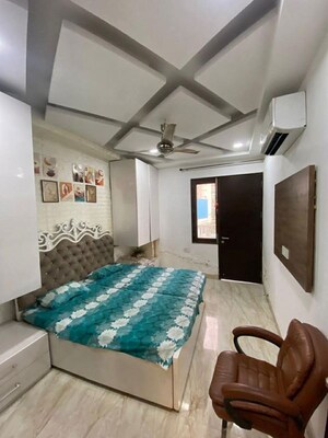 Bedroom in 3 BHK Builder Floor at Lotus Plaza Gurgaon, Sector 14 – for Rent