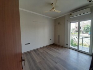 Room in 3 BHK Builder Floor at Central Park Flower Valley, Sohna Sector 33 – for Sale