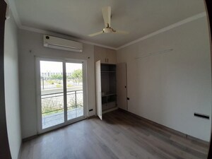 Room in 3 BHK Builder Floor at Central Park Flower Valley, Sohna Sector 33 – for Sale
