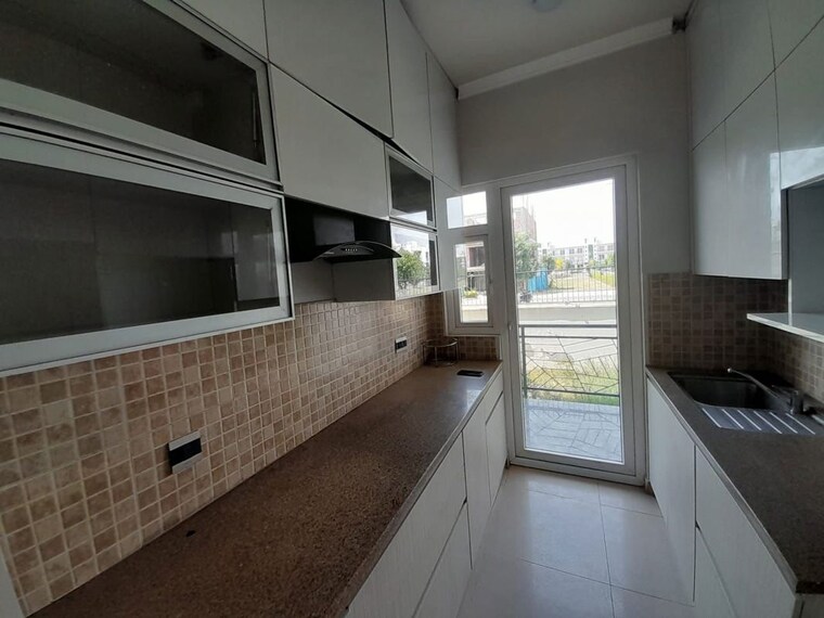 Kitchen, central-park-flower-valley 3 Bedroom 1274 Sq.Ft. Builder Floor In Sohna Sector 33 Gurgaon 10468181