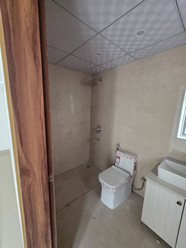 Bathroom, central-park-flower-valley 3 Bedroom 1274 Sq.Ft. Builder Floor In Sohna Sector 33 Gurgaon 10468181