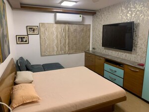 Bedroom in 3 BHK Apartment at Malabar Hill – for Rent