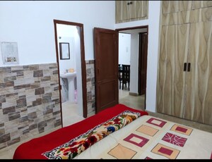 Bedroom in 2 BHK Builder Floor at Sector 32 – for Rent