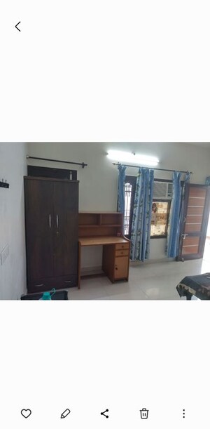 Living Room in 2 BHK Builder Floor at Sector 32 – for Rent